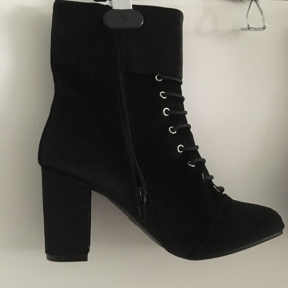 Black velvet ankle bootie with buckle detail - Picture 4 of 6